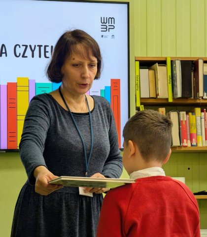 Pasowanie na Czytelnika klasy 2A (8).jpg
