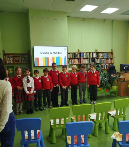 Pasowanie na Czytelnika klasy 2A (4).jpg