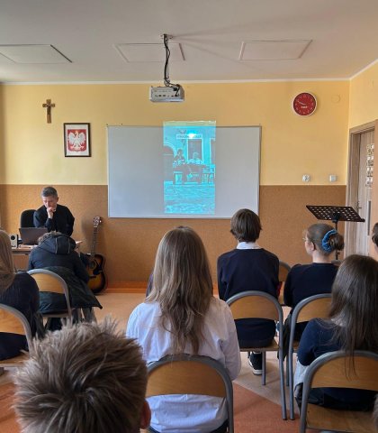 Drugi dzień rekolekcji szkolnych (15).jpeg