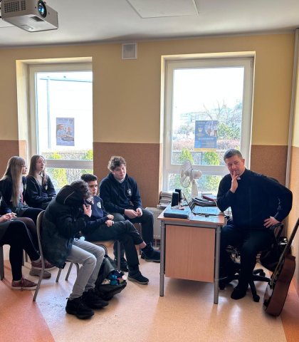 Drugi dzień rekolekcji szkolnych (16).jpeg