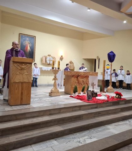 Ostatnia przedświąteczna Eucharystia szkolna (2).jpeg