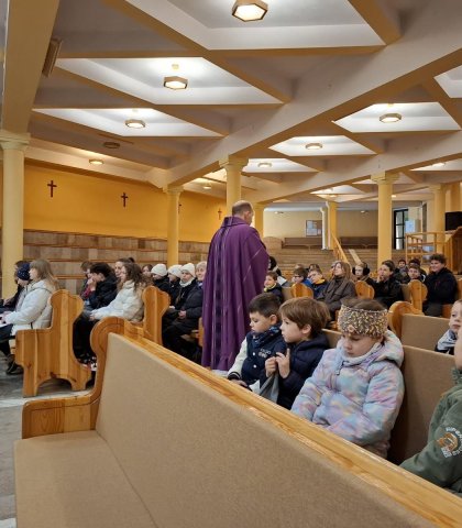 Ostatnia przedświąteczna Eucharystia szkolna (3).jpeg