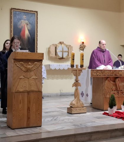 Ostatnia przedświąteczna Eucharystia szkolna (6).jpeg