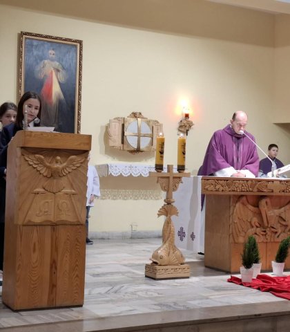 Ostatnia przedświąteczna Eucharystia szkolna (7).jpeg