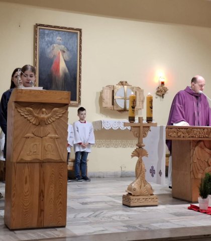 Ostatnia przedświąteczna Eucharystia szkolna (8).jpeg