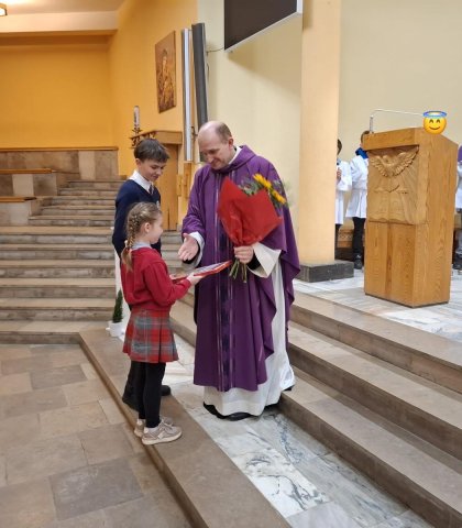 Ostatnia przedświąteczna Eucharystia szkolna (13).jpeg