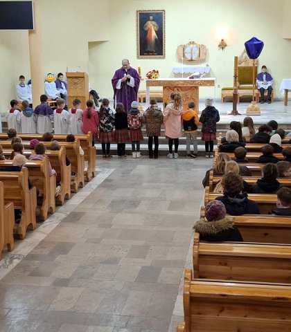 Ostatnia przedświąteczna Eucharystia szkolna (14).jpeg