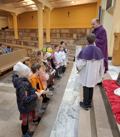 Ostatnia przedświąteczna Eucharystia szkolna (16).jpeg