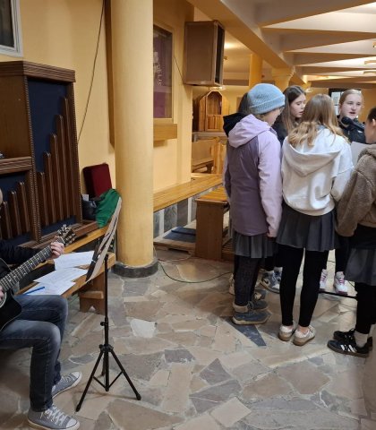 Ostatnia przedświąteczna Eucharystia szkolna (18).jpeg
