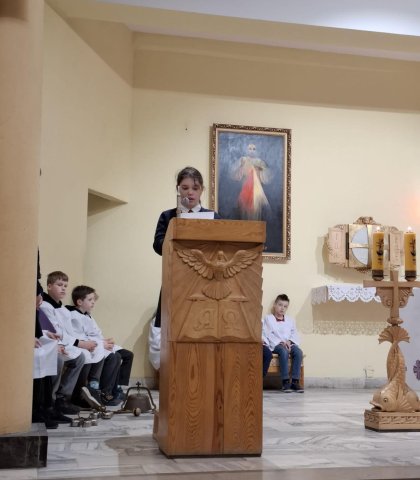 Ostatnia przedświąteczna Eucharystia szkolna (19).jpeg
