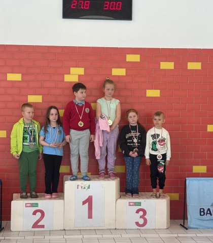 XI Szkolne Mistrzostwa Wyspy Portowej w pływaniu (3).jpeg