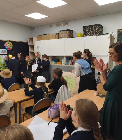 Wernisaż podsumowujący Brązową Szkołę (15).jpeg
