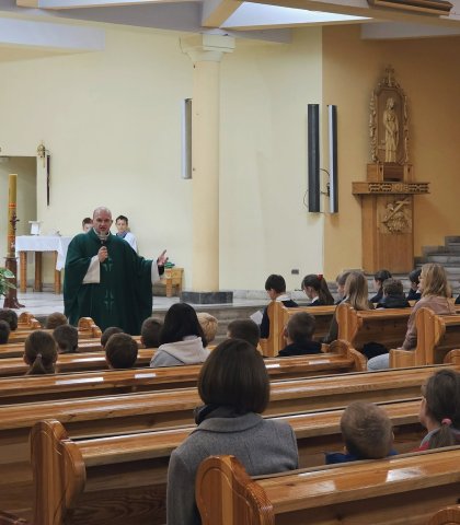 Piątkowa Eucharystia (4).jpg