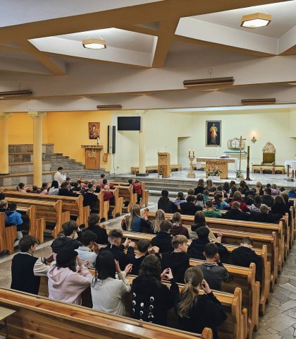 Piątkowa Eucharystia (6).jpg
